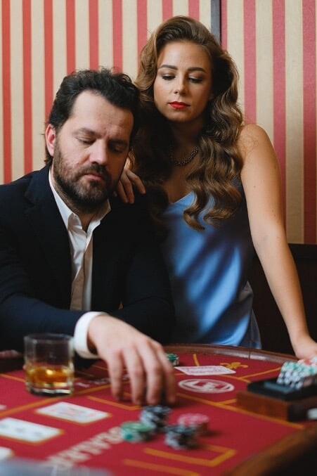 Couple-winning-casino