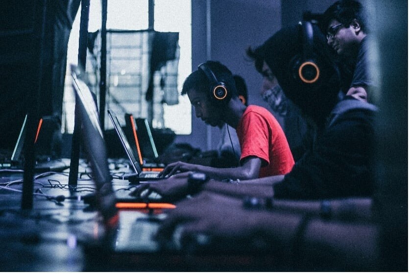 kids-gaming-on-their-computer