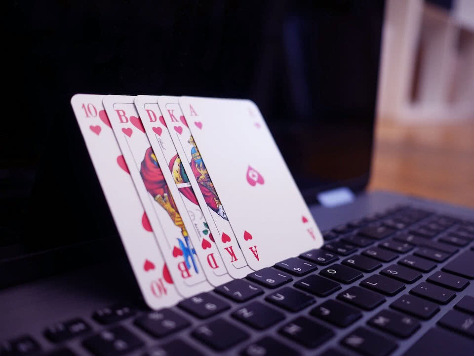 playing-cards-on-a-laptop